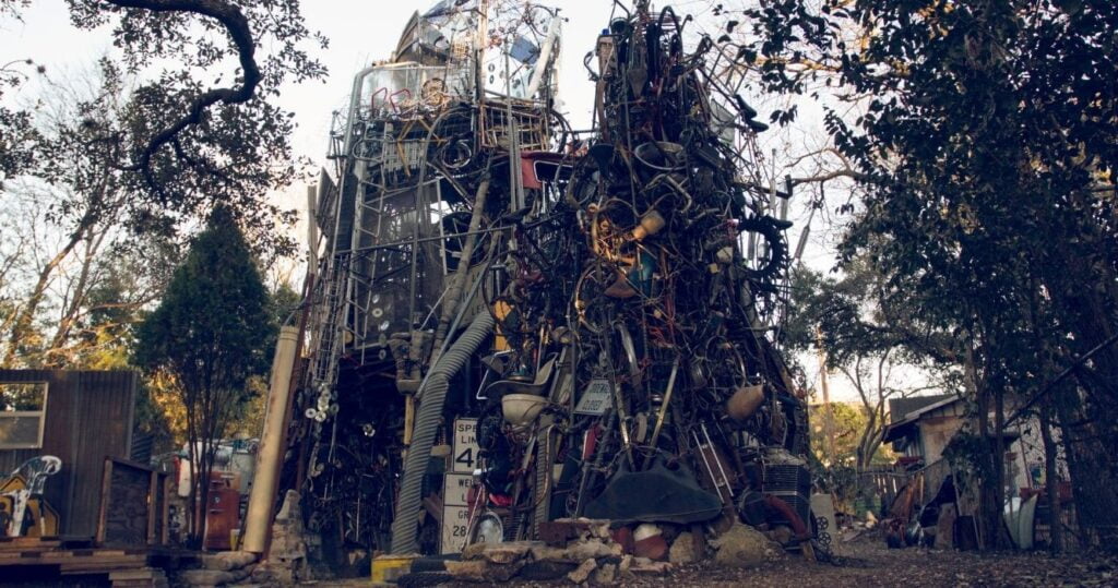 Cathedral Of Junk: a pilha de lixo mais emocionante de Austin 29 the cathedral of junk in austin, texas