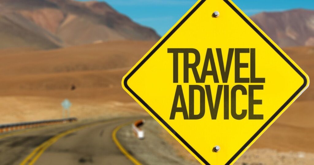 10 dicas para salvar vidas que os viajantes precisam conhecer 5 Travel advice sign