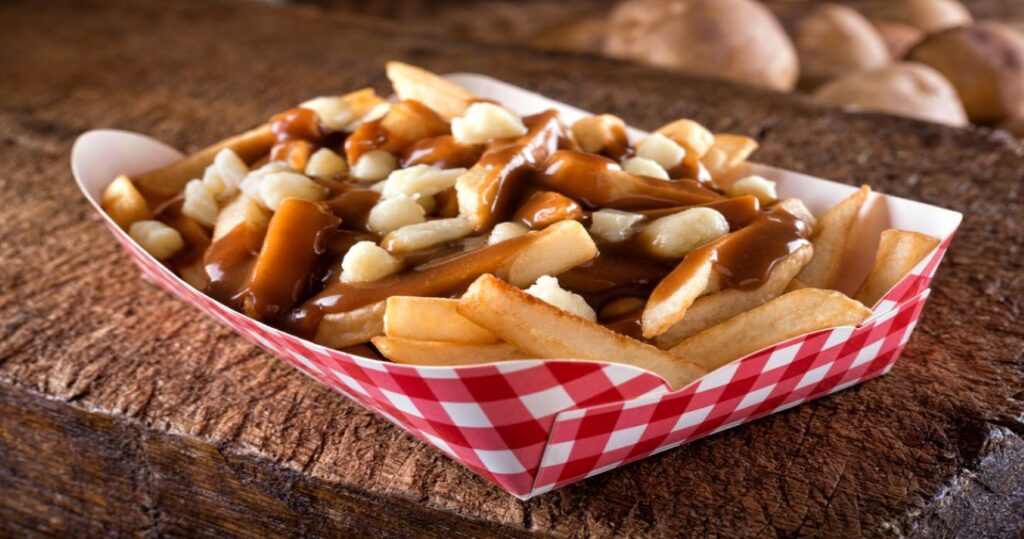 8 comidas que os canadenses adoram (que você precisa experimentar) 2 Delicious Poutine