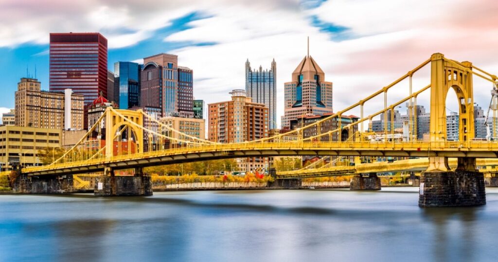 8 das escapadas mais românticas que você pode encontrar na Pensilvânia 9 Rachel Carson Bridge, Pittsburgh, Pennsylvania