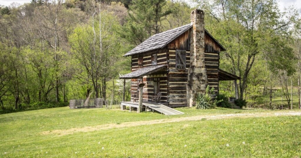 Log cabin in the Daniel Boone National Forest, Kentucky