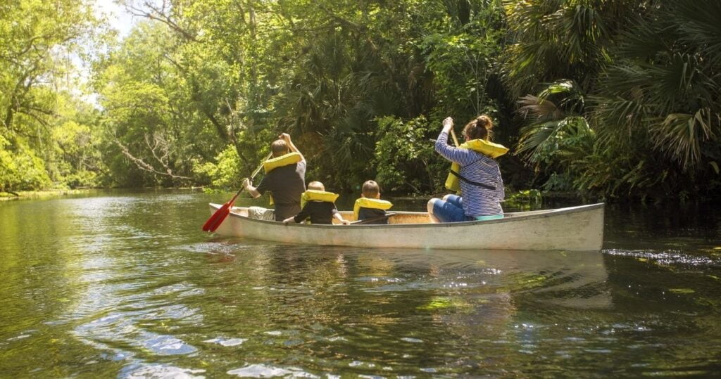 9 atividades familiares na Flórida (que não são da Disney) 11 a family canoeing in florida