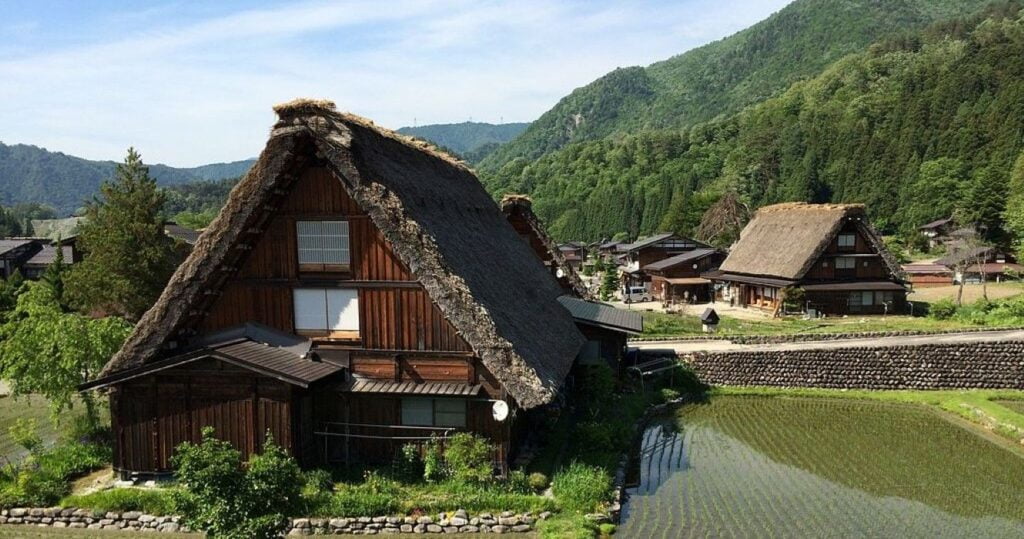 Estas 10 pequenas cidades encantadoras são uma visita obrigatória no Japão 5 Shirakawa-go, Gifu Prefecture, Japan