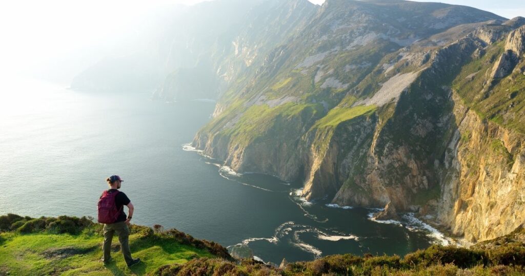 Se você tem medo de que os penhascos de Moher sejam superestimados, considere visitar os penhascos mais altos da Europa 2 slieve league cliffs in europe