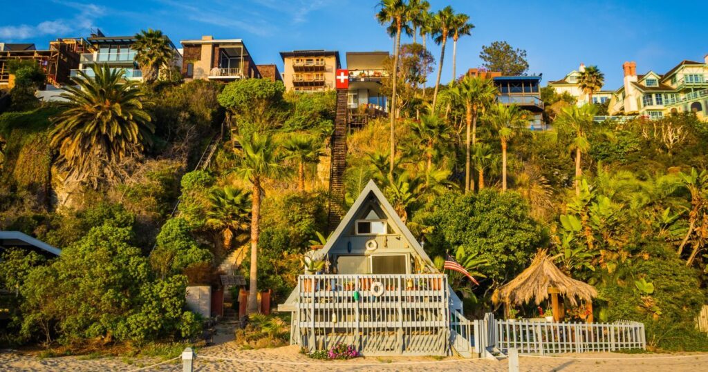 Visitar Laguna Beach dentro do orçamento é possível... Veja como 2 a beach house in laguna beach