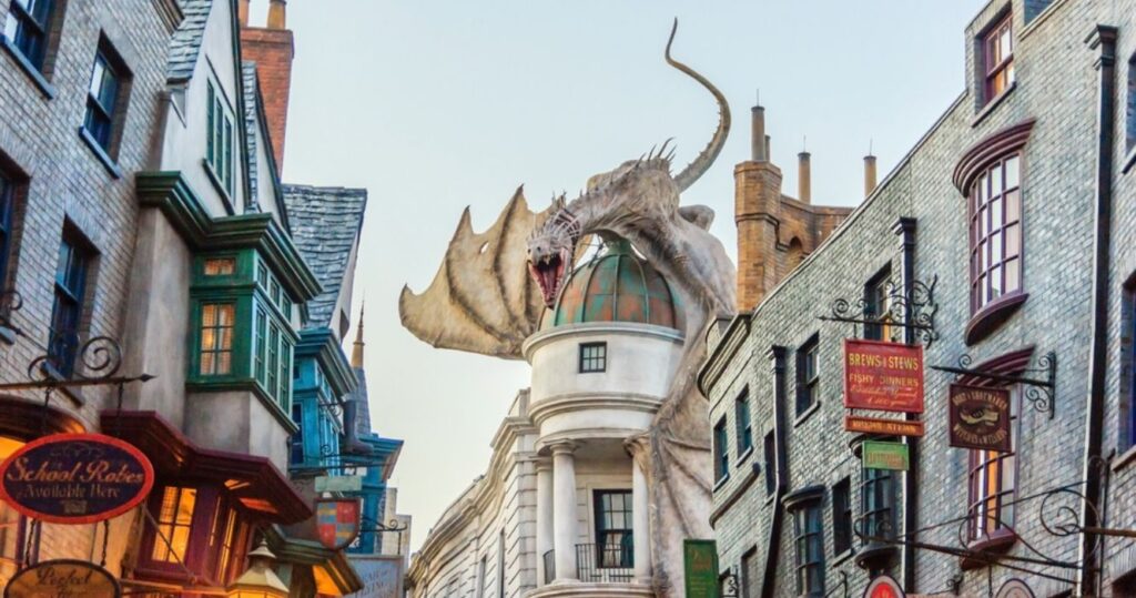 Yer A Wizard, Harry!: Um Guia Alimentar do Mundo Mágico 15 the dragon on gringotts at the wizarding world of harry potter