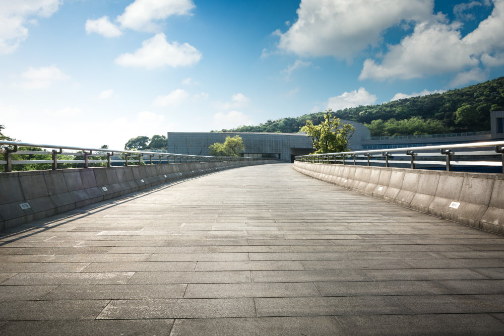 Quais as vantagens de usar paver de concreto na construção? 3 paver de concreto